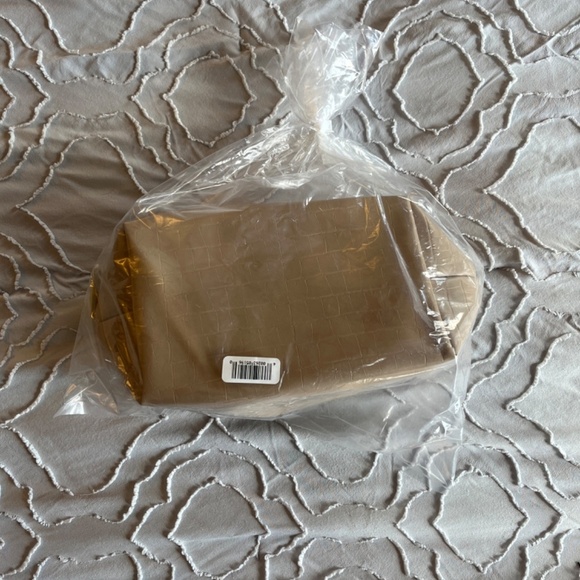 NIB/NWT Ulta Faux Crocodile Leather Makeup Bag - Picture 2 of 6